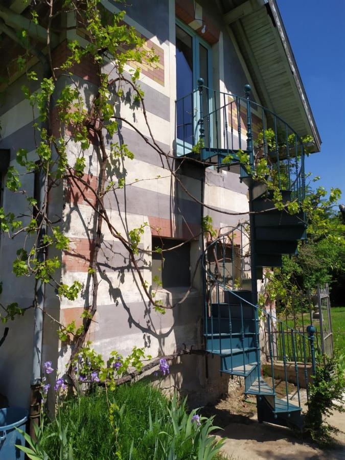 La Fee Des Eaux Bed & Breakfast Vernaison Екстериор снимка