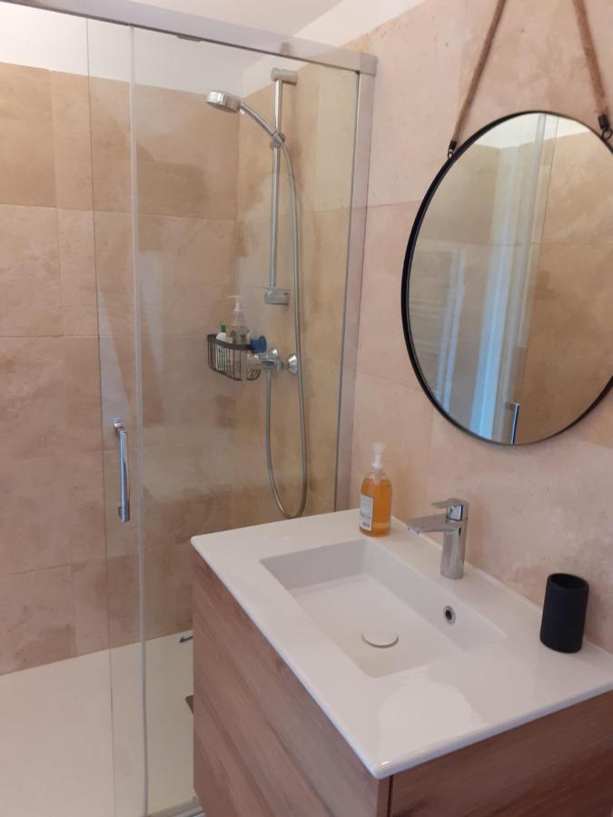 La Fee Des Eaux Bed & Breakfast Vernaison Екстериор снимка