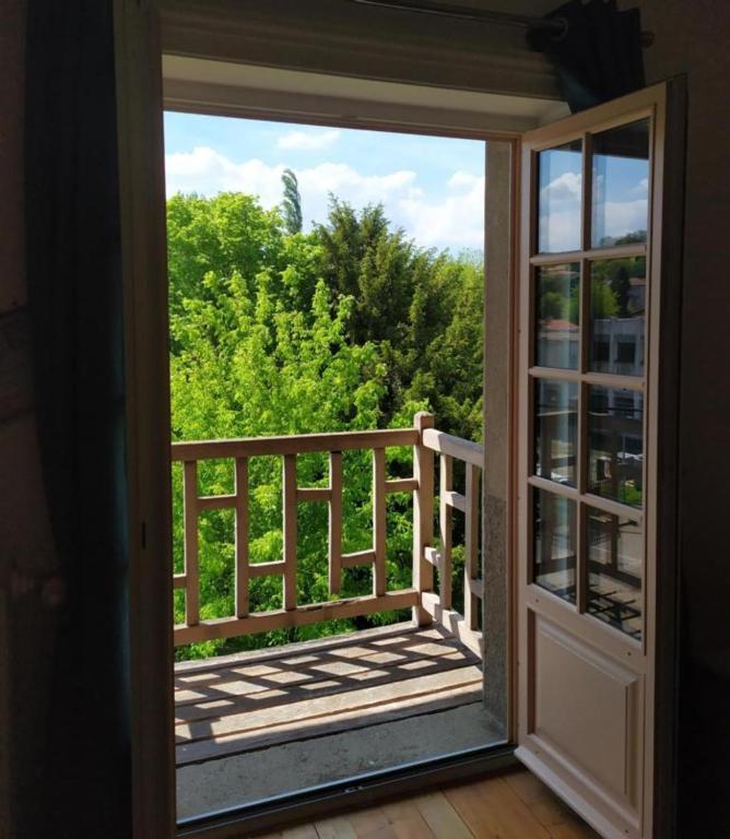 La Fee Des Eaux Bed & Breakfast Vernaison Екстериор снимка